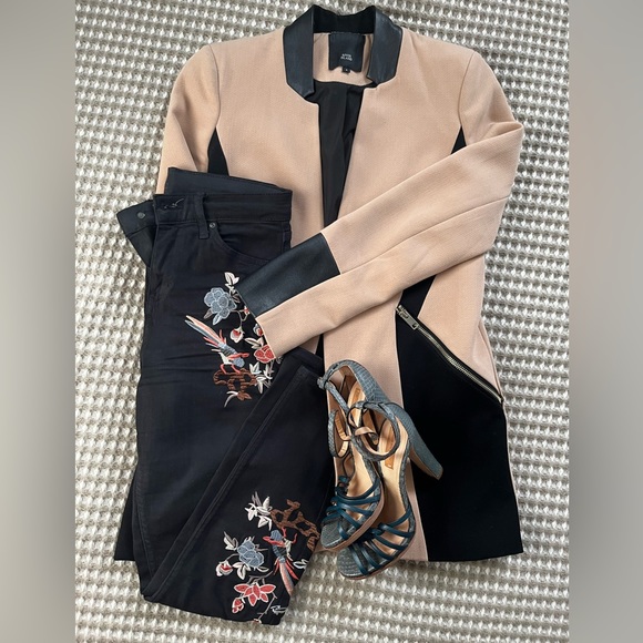 Top Shop MOTO skinny, high-waisted jeans. Stretchy and comfortable. - Picture 5 of 6